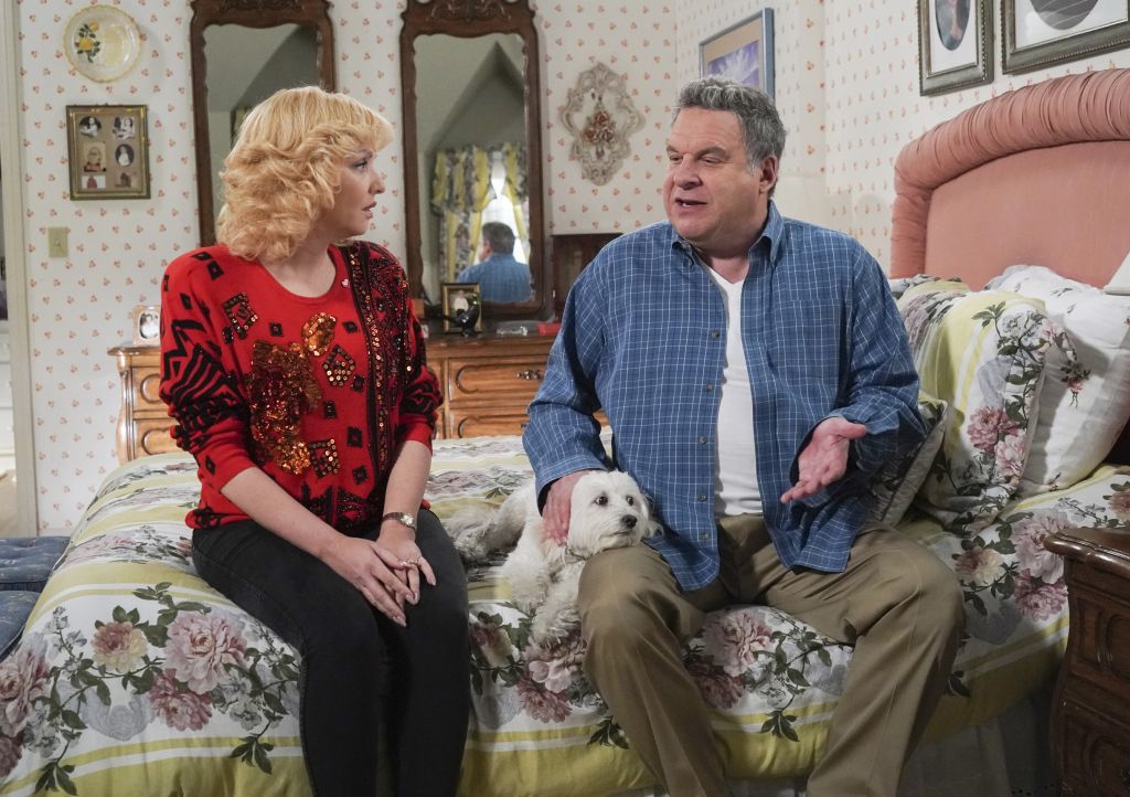 Wendi McLendon-Covey as Beverly Goldberg, left and Jeff Garlin as Murray Goldberg